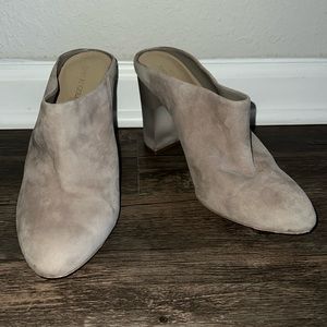 Enzo Angiolini- tan suede mules